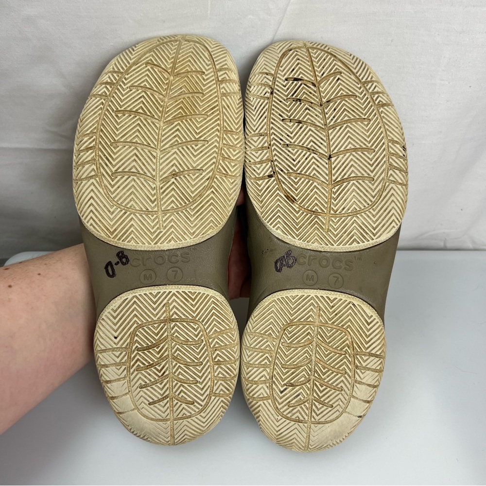 Crocs Men’s Beige Tan Swiftwater Deck Flip Flops Rubber Straps Size 7 - Picture 7 of 8